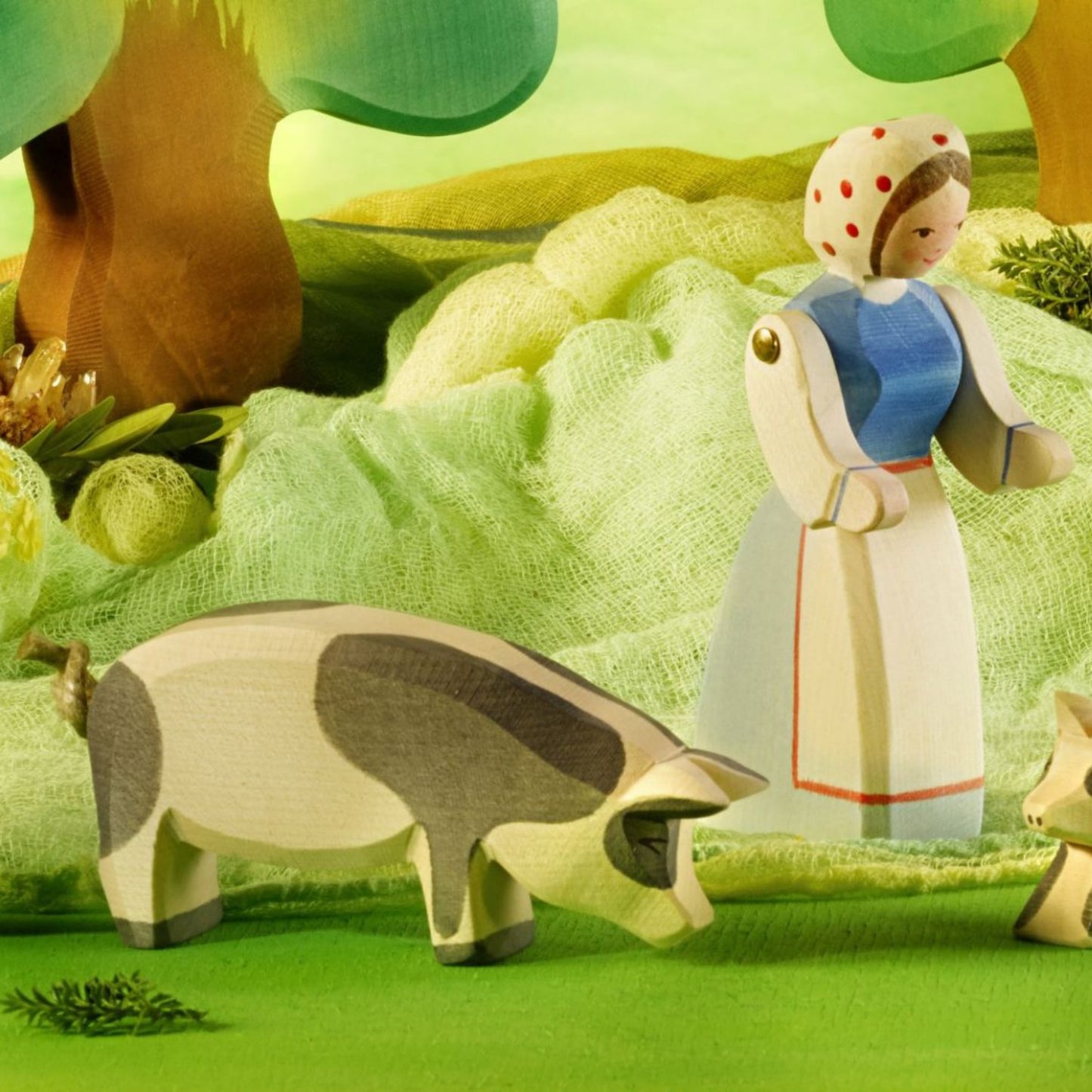 Spotted Pig, Head Low | Farm Animal Figure | Wooden Toys for Kids