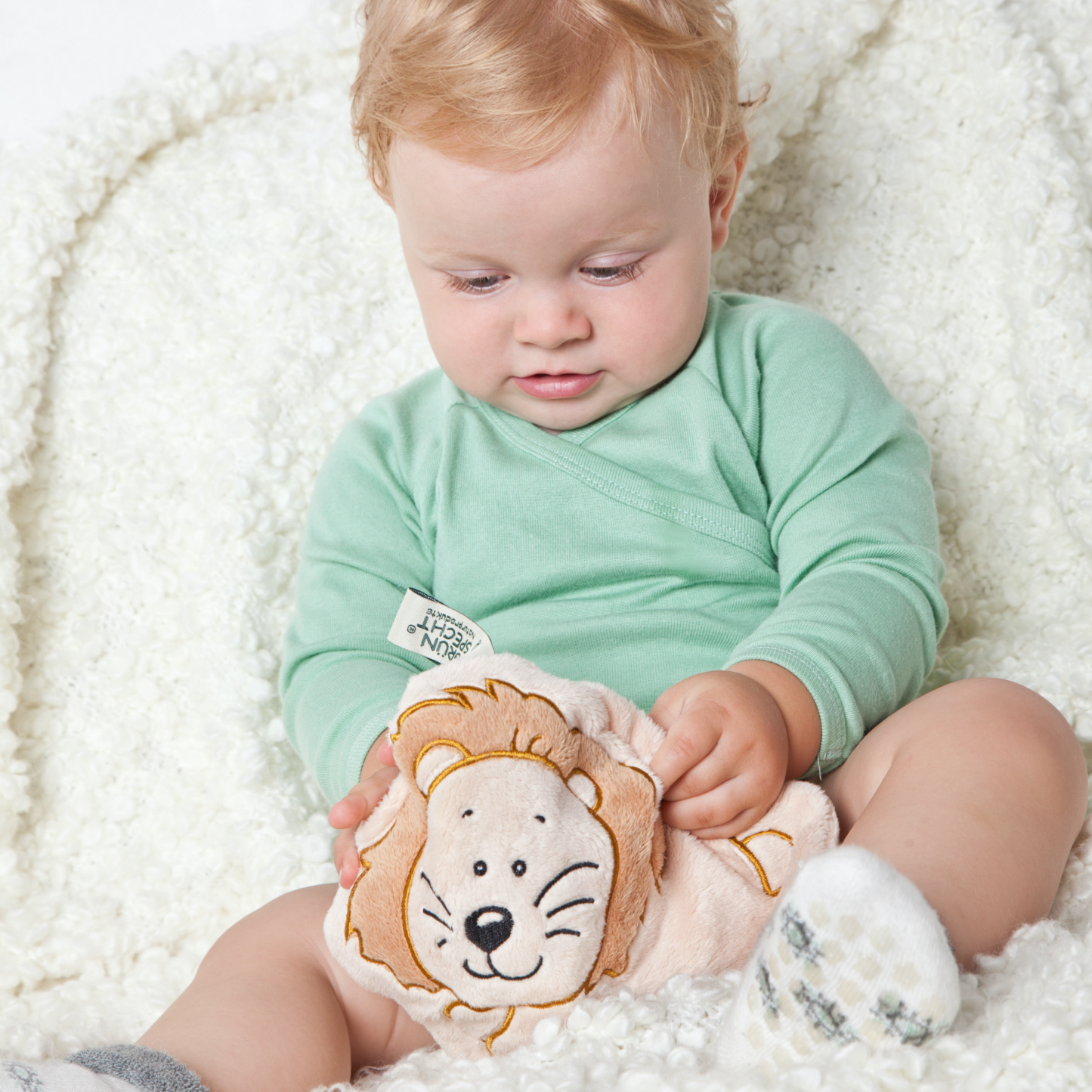 Warming Pillow for Babies & Young Children | Lion | Grape Seeds | Mother and Baby with Warming Pillow | BeoVERDE.ie