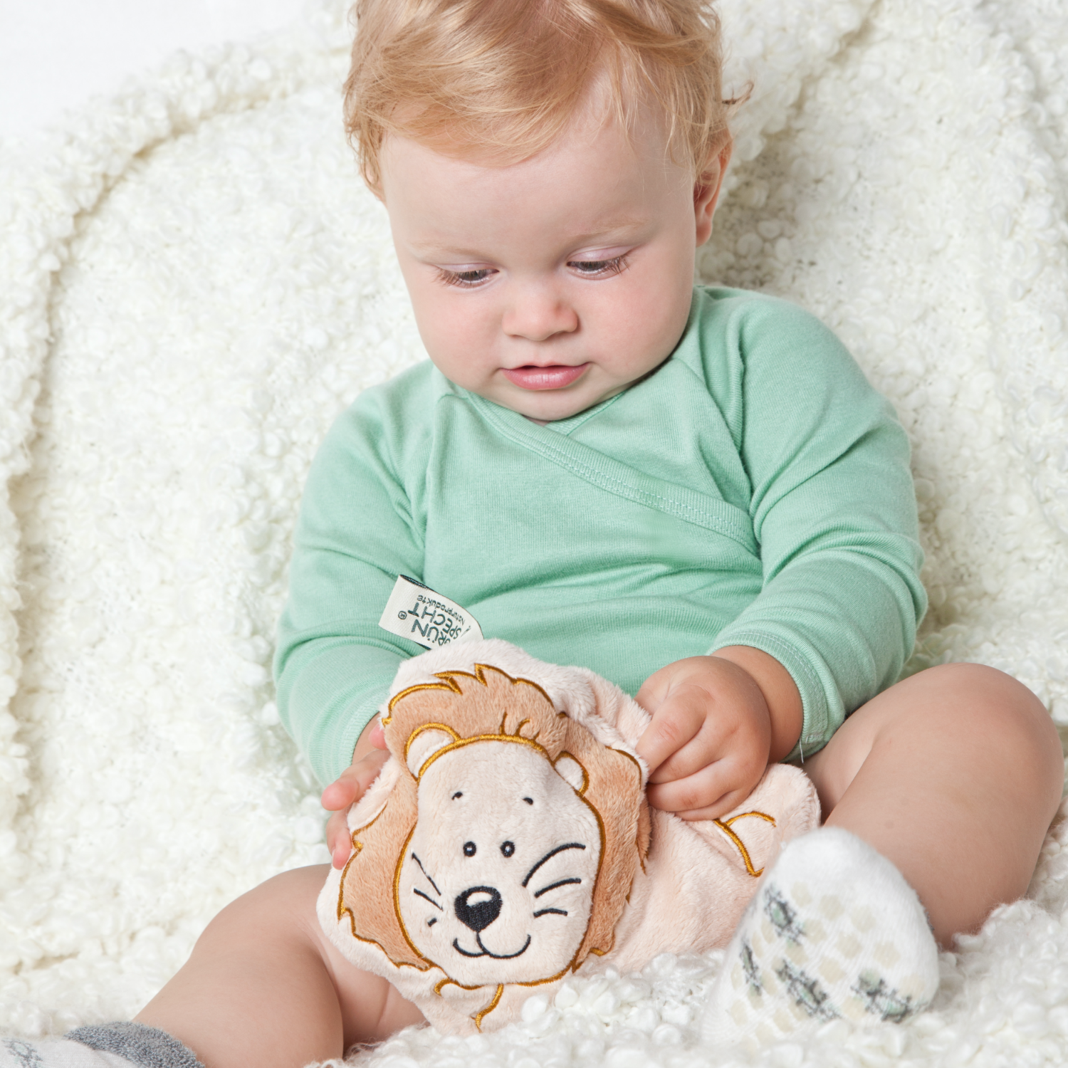 Warming Pillow for Babies & Young Children | Lion | Grape Seeds | Mother and Baby with Warming Pillow | BeoVERDE.ie