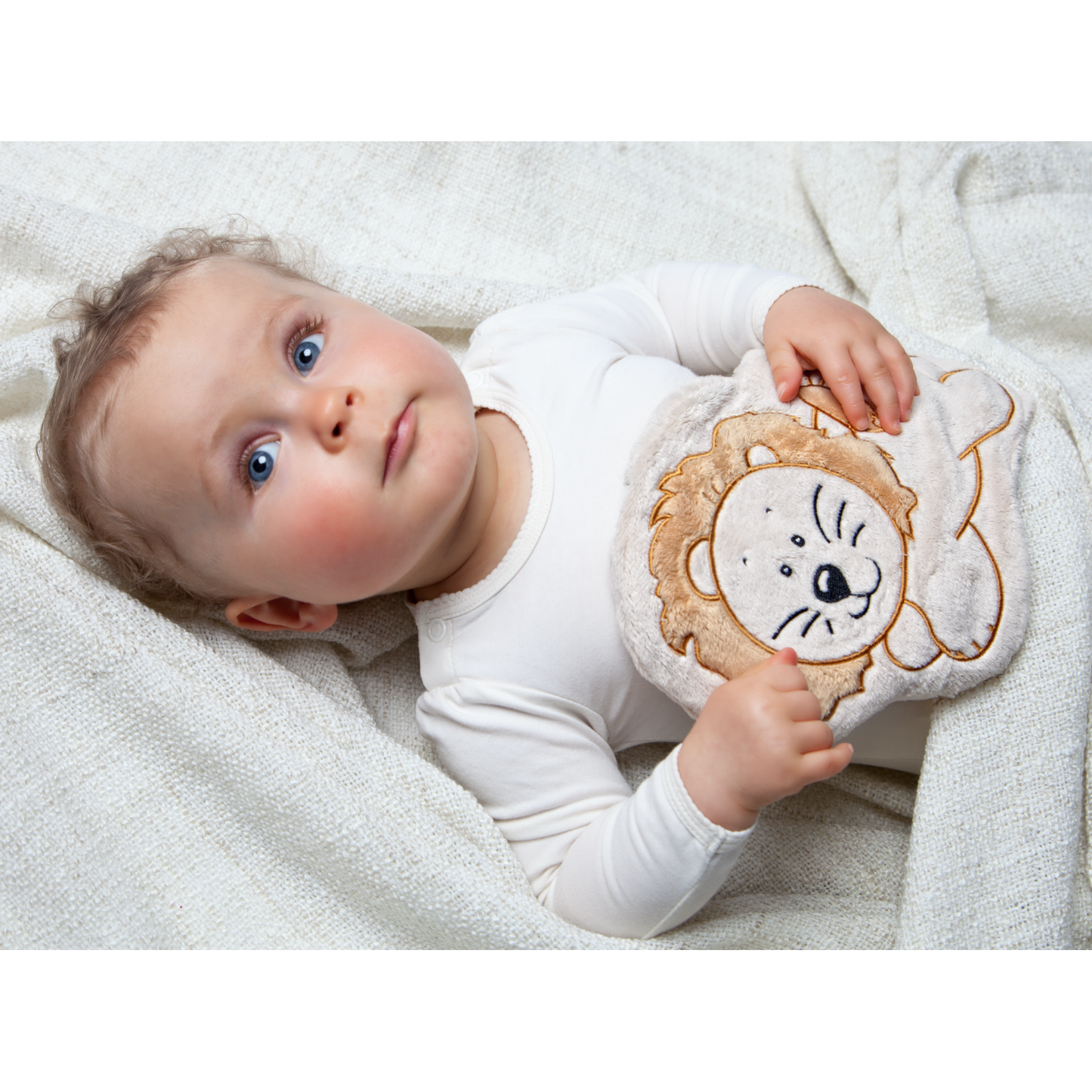 Warming Pillow for Babies & Young Children | Lion | Grape Seeds | Baby in Bed with Warming Pillow | BeoVERDE.ie