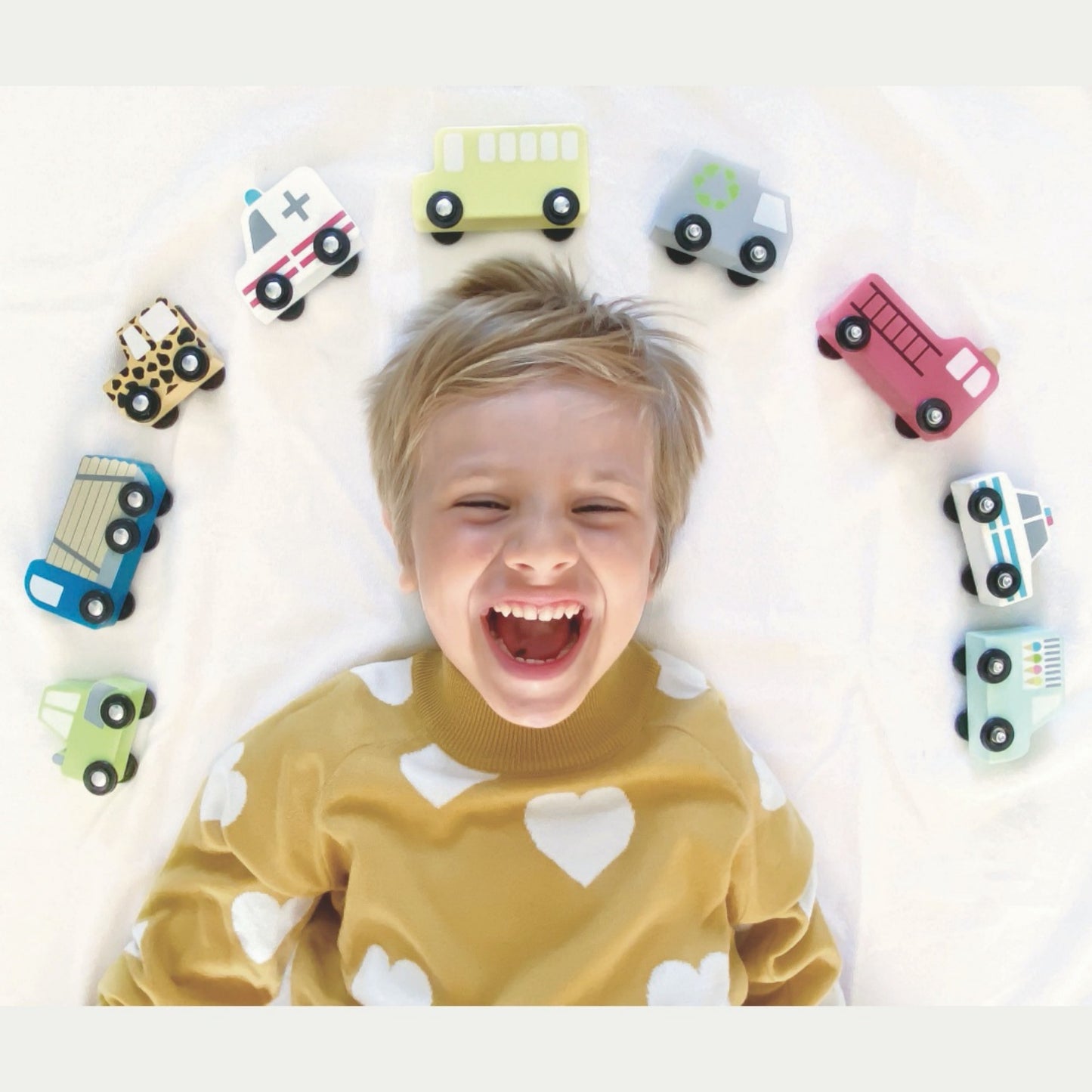 JaBaDaBaDo Wooden Cars Display Shelf With 9 Different Vehicles | Wooden Imaginative Play Toy | Lifestyle – Boy with cars | BeoVERDE.ie