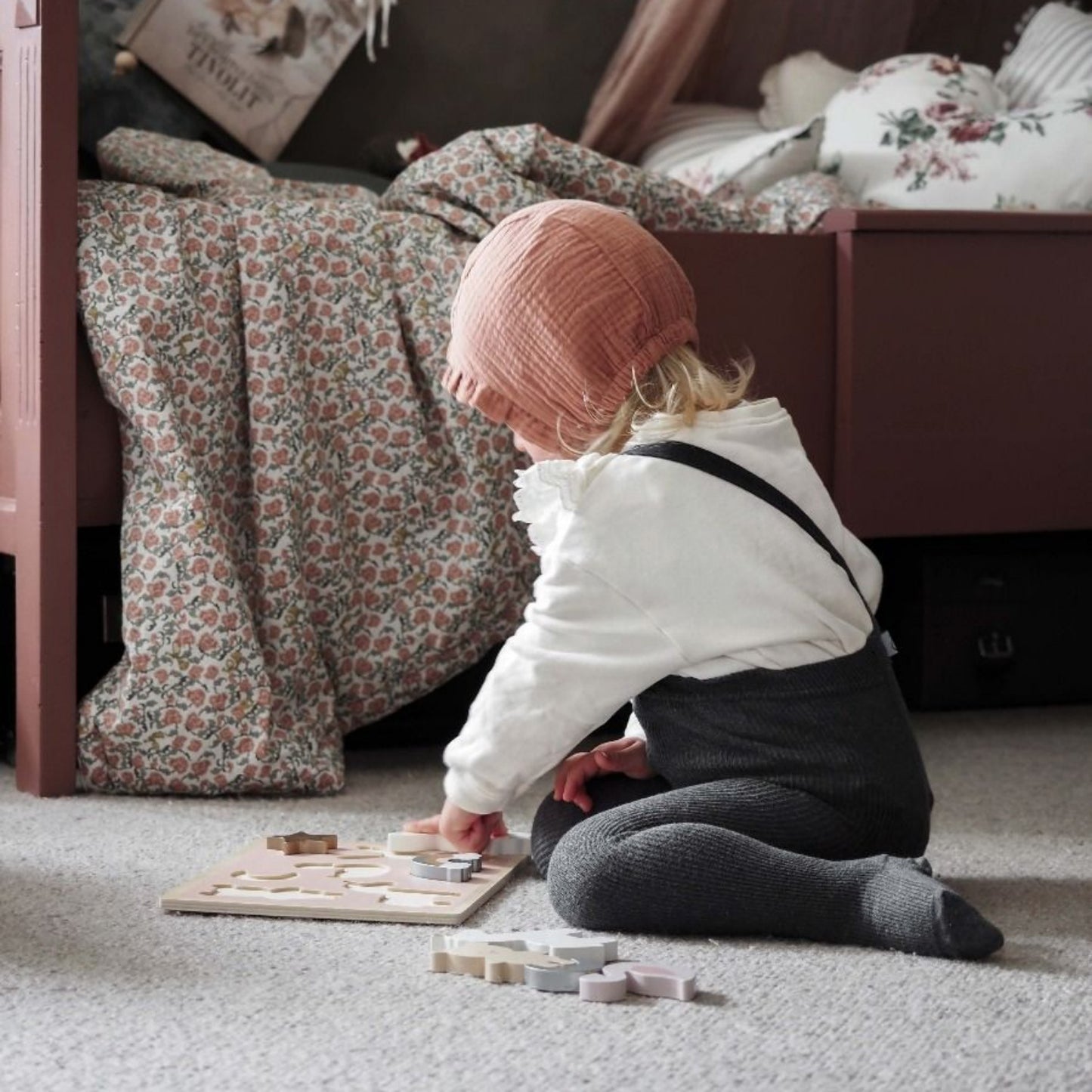 JaBaDaBaDo Unicorn Puzzle With 7 Different Pieces | Wooden Toddler Activity Toy | Lifestyle – Girl Playing | BeoVERDE.ie