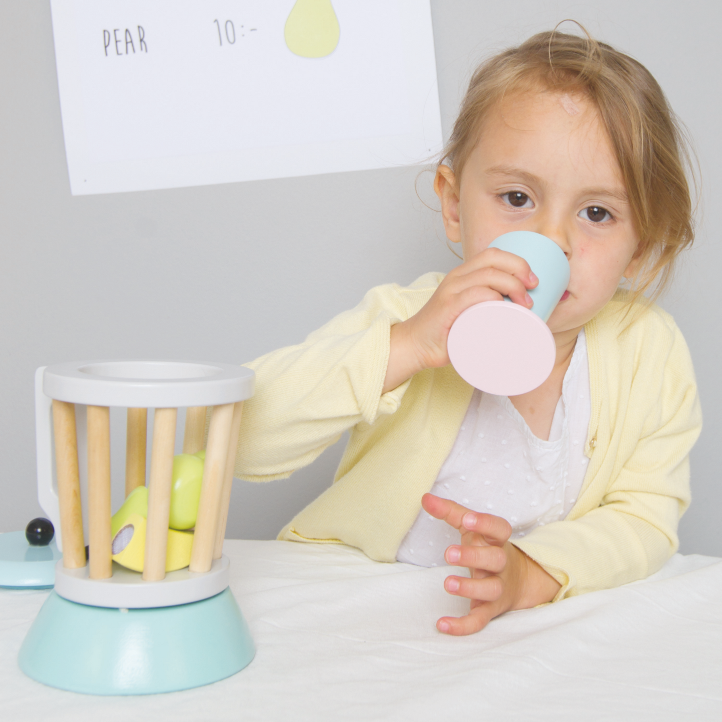 JaBaDaBaDo Smoothie Set | Wooden Pretend Play Toy | Lifestyle – Girl Drinking Smoothie | BeoVERDE.ie
