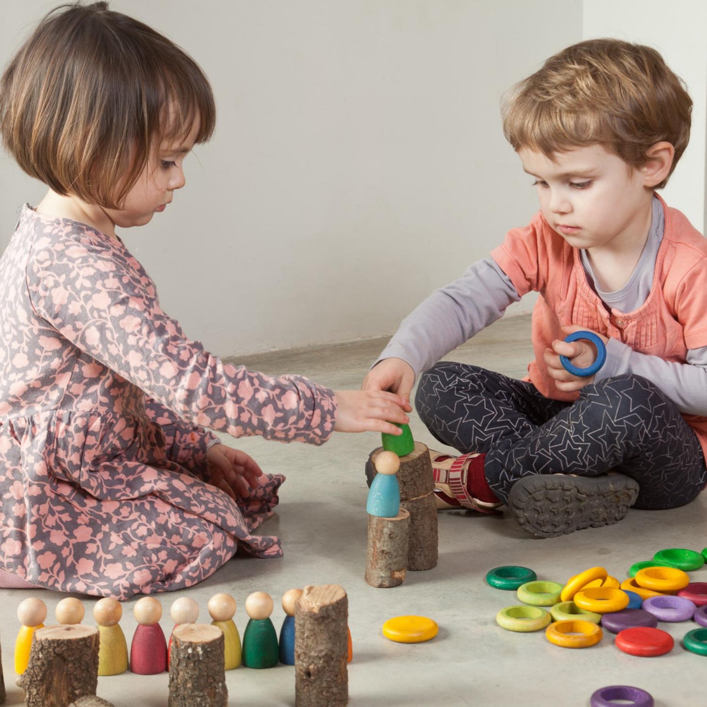 Grapat 12 Nins | Wooden Toys | Open-Ended Play | Children Playing with Grapat Nins | BeoVERDE.ie