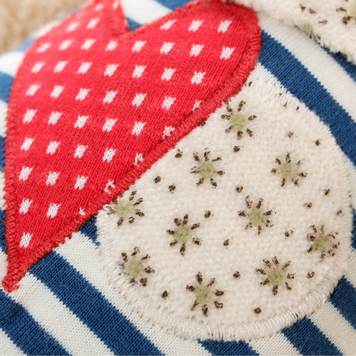 Sigikid Organic Dog Plush Toy | Baby’s First Toy | Closeup Hearts | BeoVERDE.ie