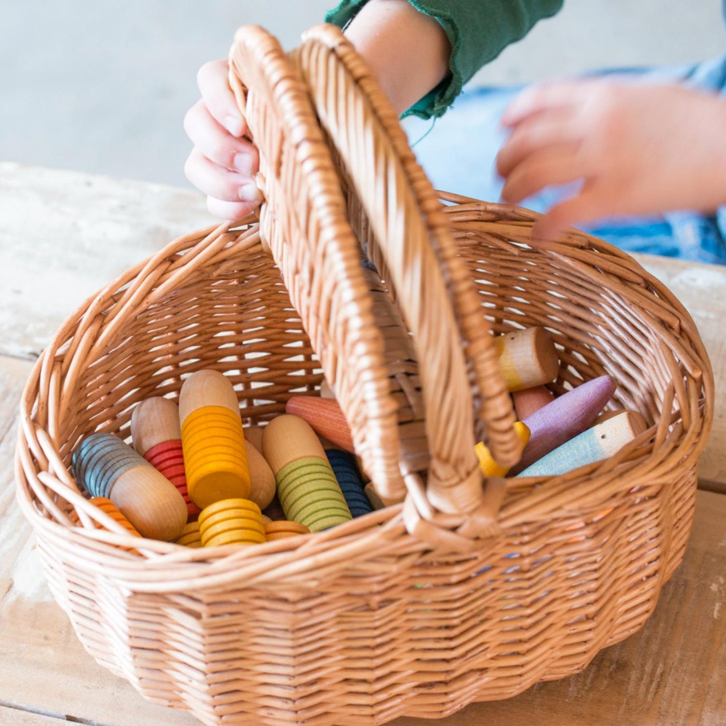 Grapat Brots | Wooden Toys for Kids | Open-Ended Play Set | Lifestyle: Grapat Brots in Basket | BeoVERDE.ie