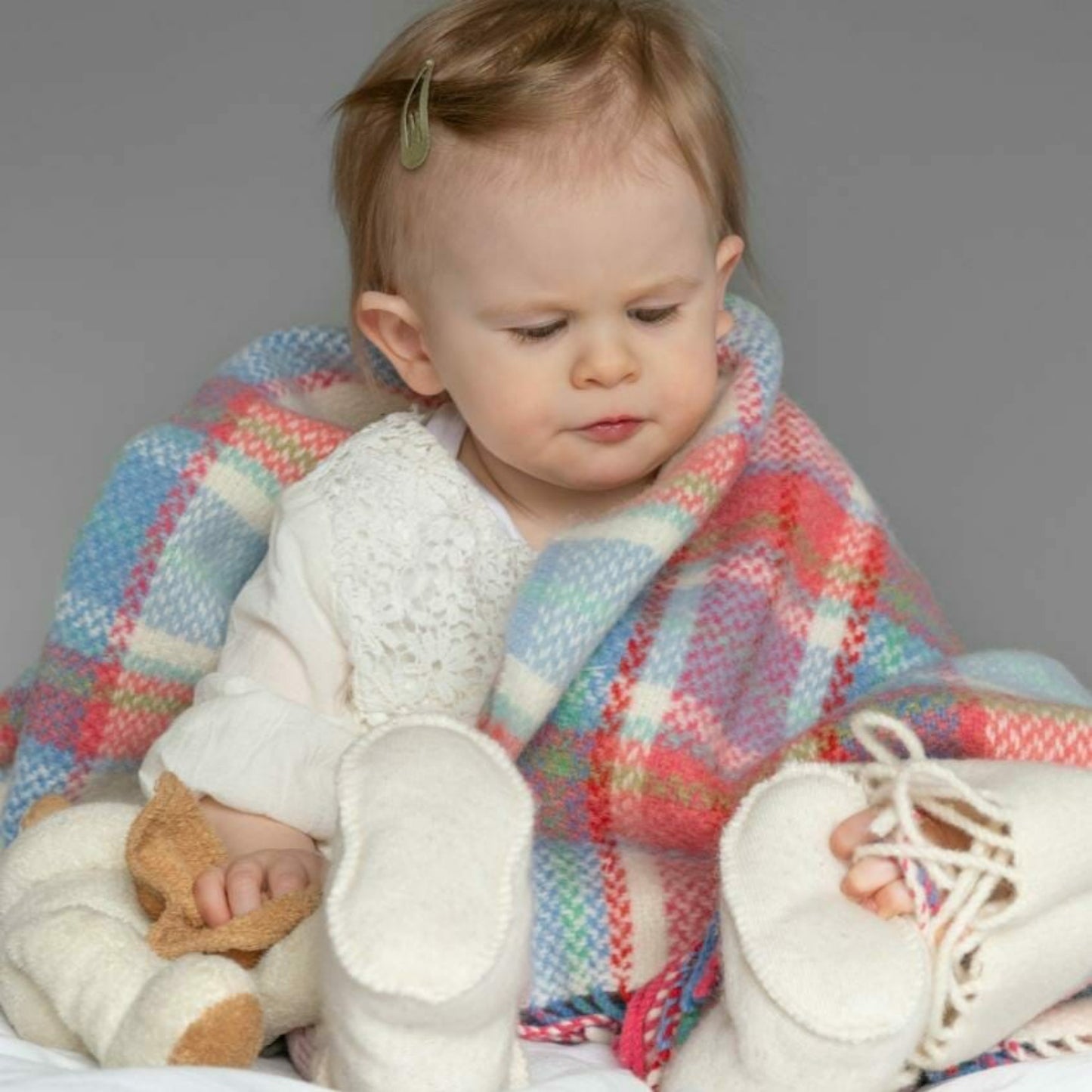 John Hanly Irish Cashmere Baby Blanket | White, Pink & Blue Border Check Pattern | Cashmere Blanket | Lifestyle: Baby with Blanket | BeoVERDE Ireland