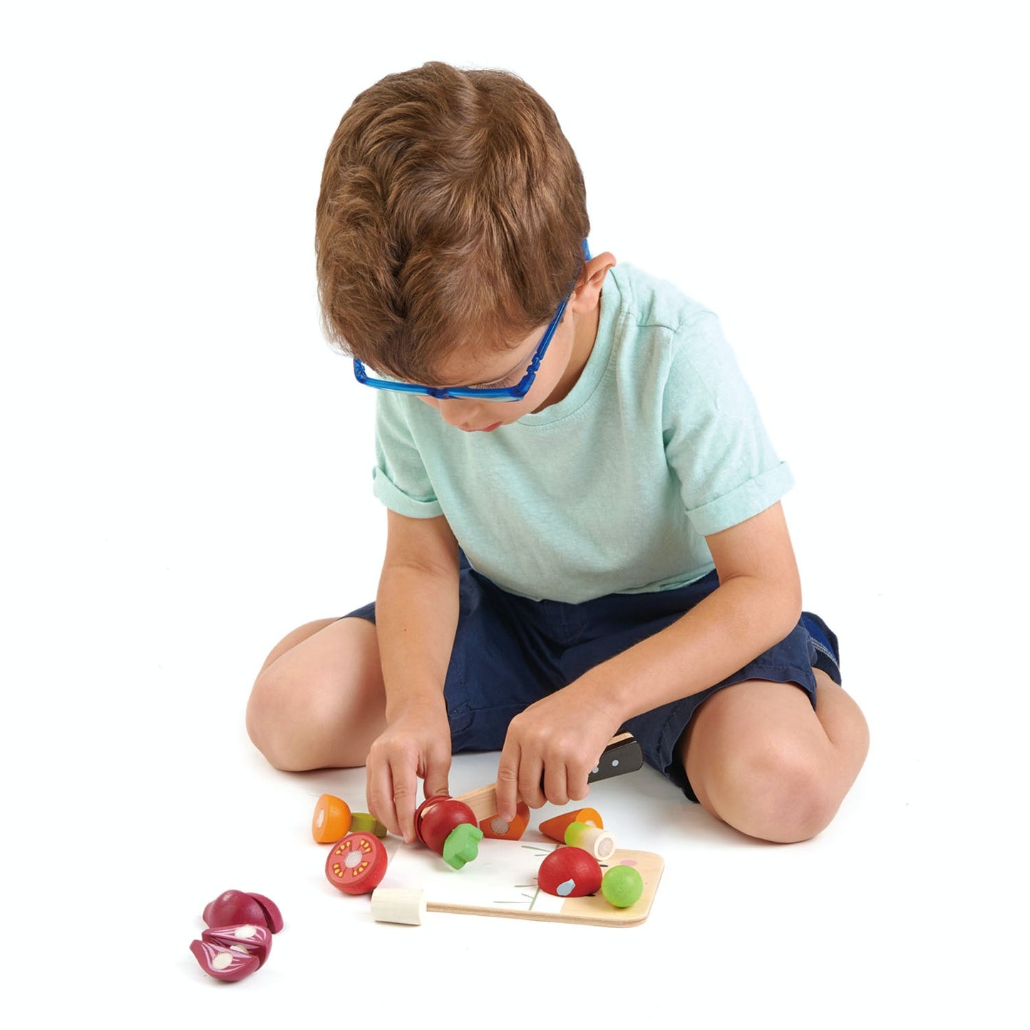 Tender Leaf Toys Mini Chef Chopping Board | Wooden Play Food & Kitchen Toys | Lifestyle – Boy Cutting Veggies | BeoVERDE.ie