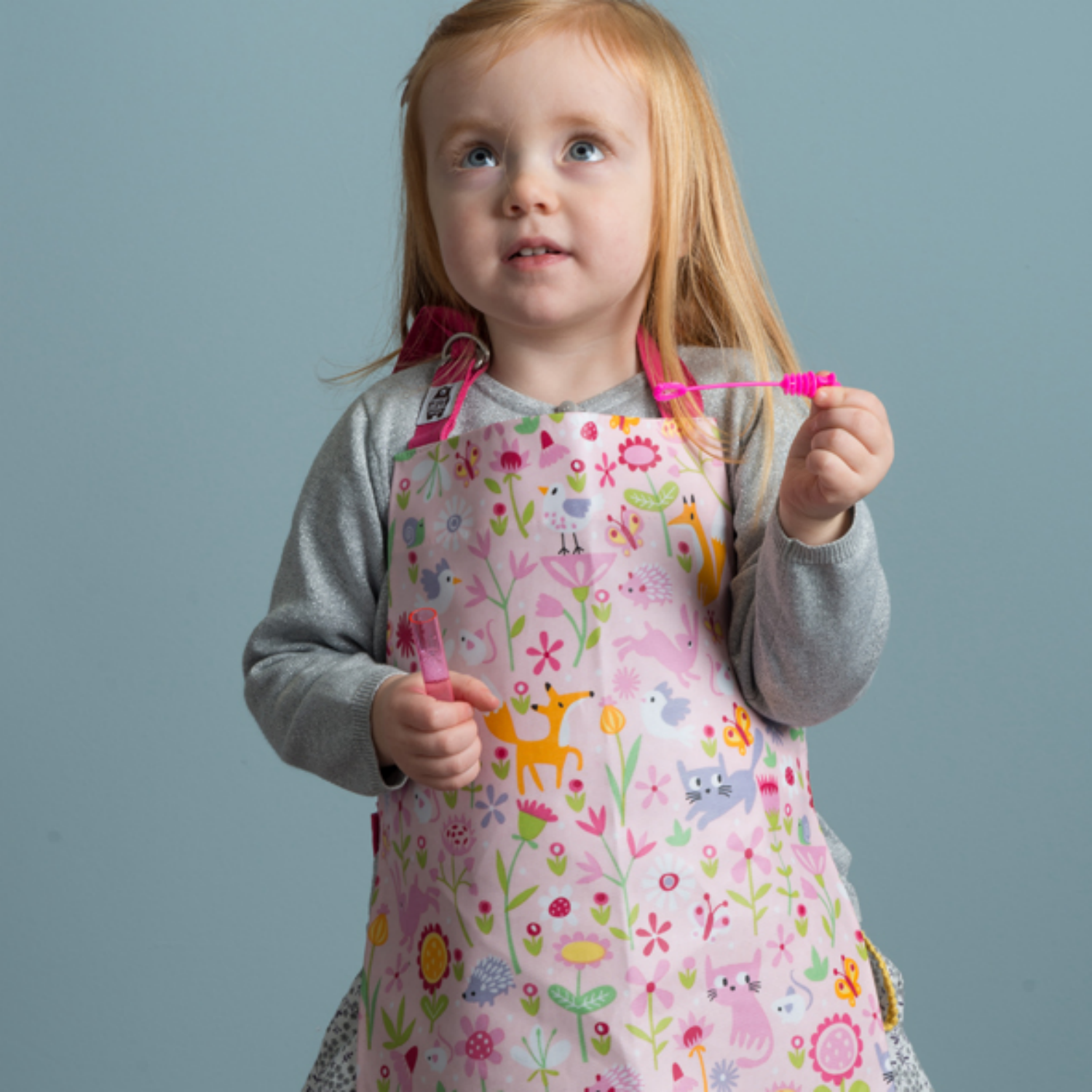 ThreadBear Design Children’s Apron ‘Flora's Garden’ | Girl Wearing Apron | BeoVERDE.ie