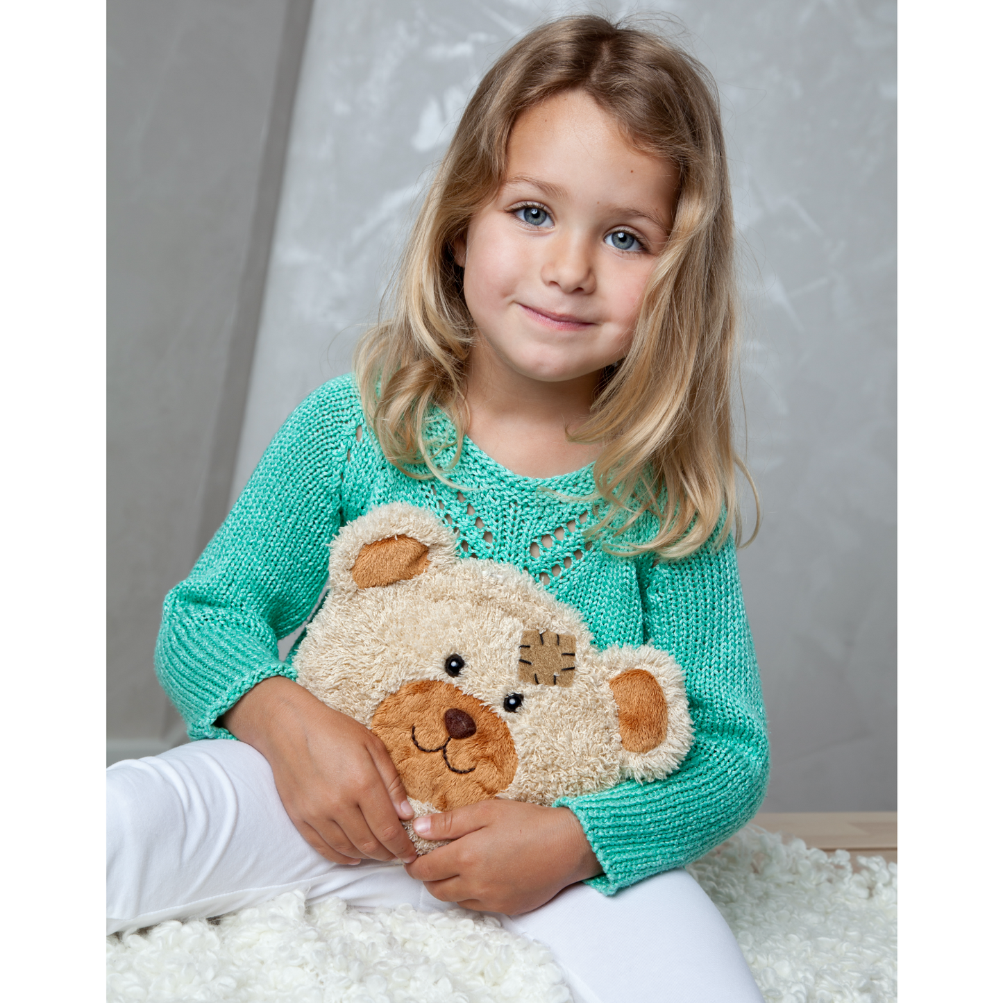 Warming Pillow for Young Children | Bear | Cherry Stones | Girl with Warming Pillow | BeoVERDE.ie