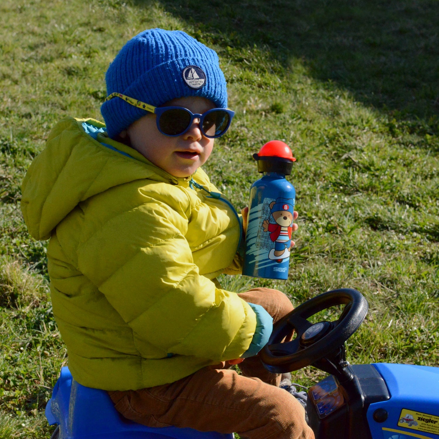 SIGG Skater Kids Water Bottle | 400 ml | Lifestyle: Toddler with Water Bottle | BeoVERDE Ireland