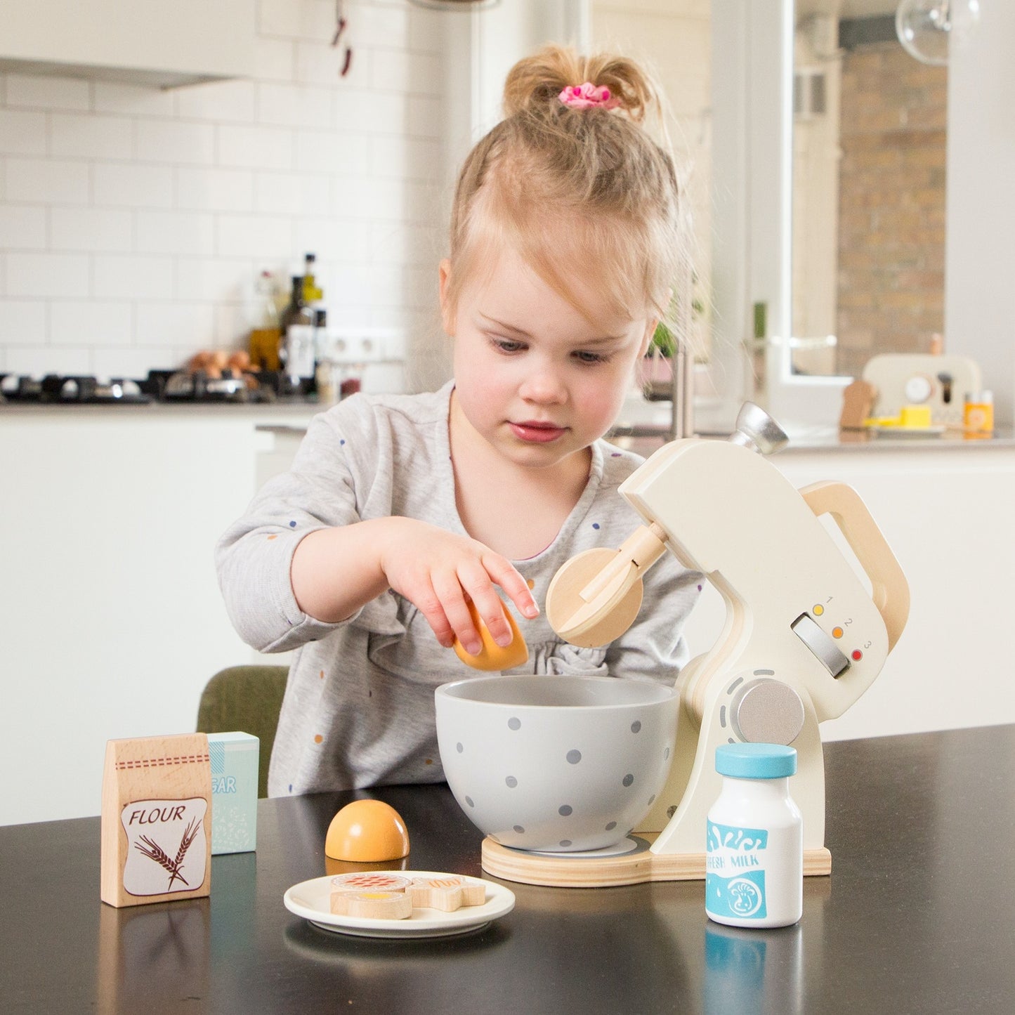 New Classic Wooden Mixer Set | Pretend Play Kitchen Toys | Lifestyle – Girl Playing | BeoVERDE.ie
