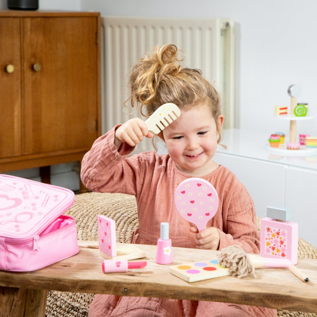 New Classic Toys Make Up Set | Wooden Pretend Play Toy | Lifestyle – 1 Girls Playing | BeoVERDE.ie