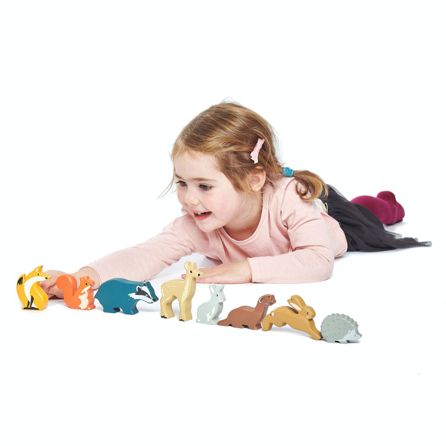 Tender Leaf 8 Woodland Animals & Shelf Set | Hand-Crafted Wooden Animal Toys | Girl Playing |BeoVERDE.ie