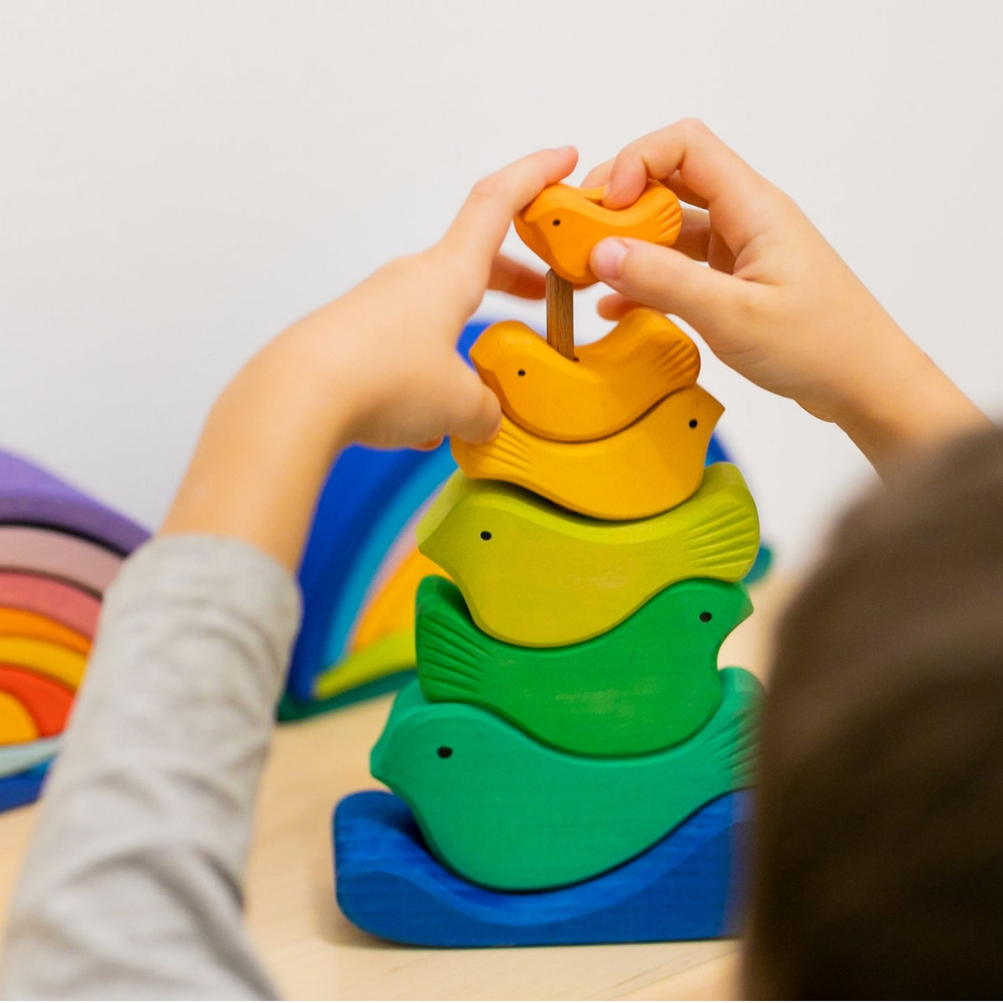 Gluckskafer Wooden Bird Stacker | Imaginative Play Wooden Toys | Waldorf Education and Montessori Education | Lifestyle: Side View – Child Playing with Bird Stacker | BeoVERDE.ie