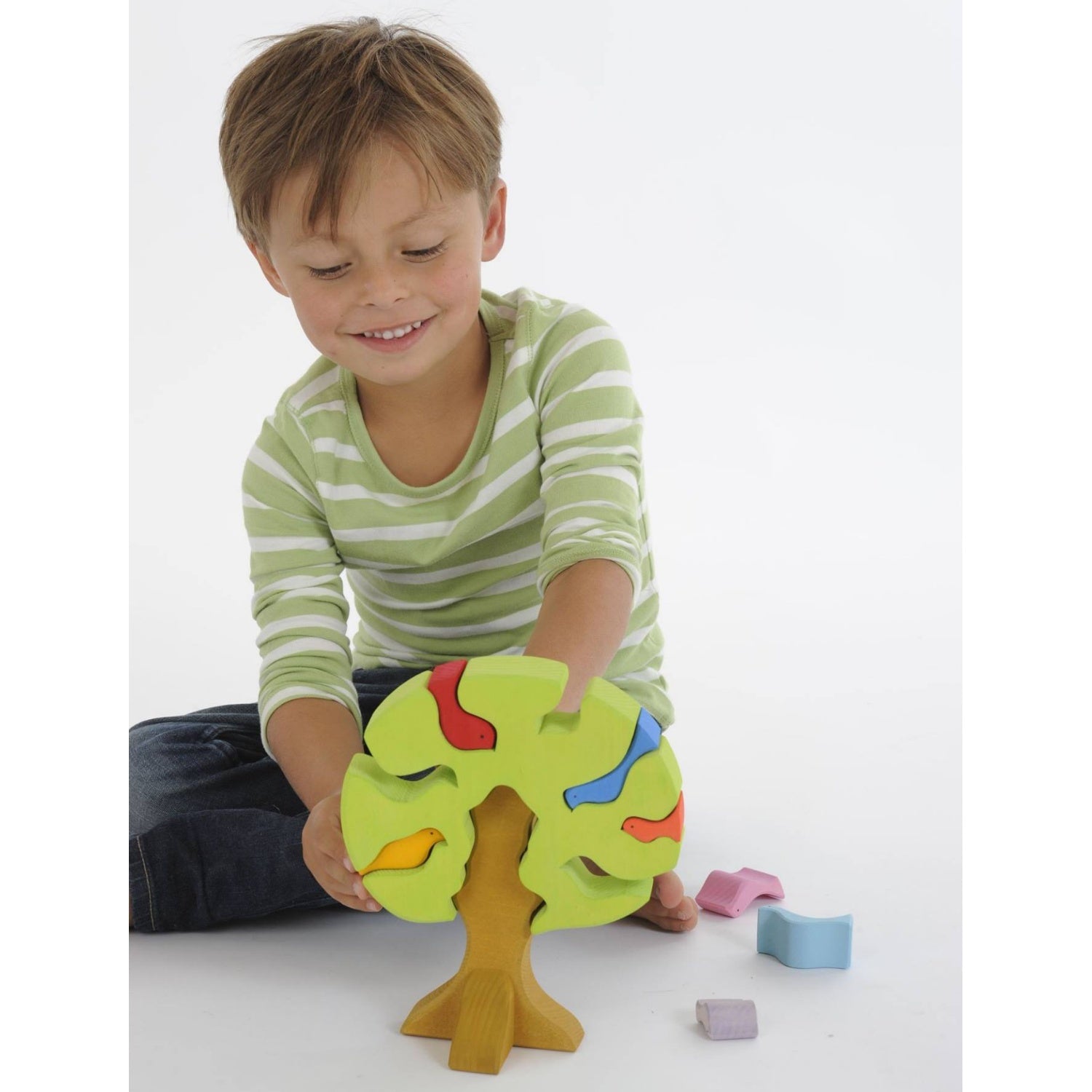 Gluckskafer Wooden Bird Tree Puzzle & Stacker | Imaginative Play Wooden Toys | Waldorf Education and Montessori Education | Lifestyle – Boy Playing with Bird Tree | BeoVERDE.ie