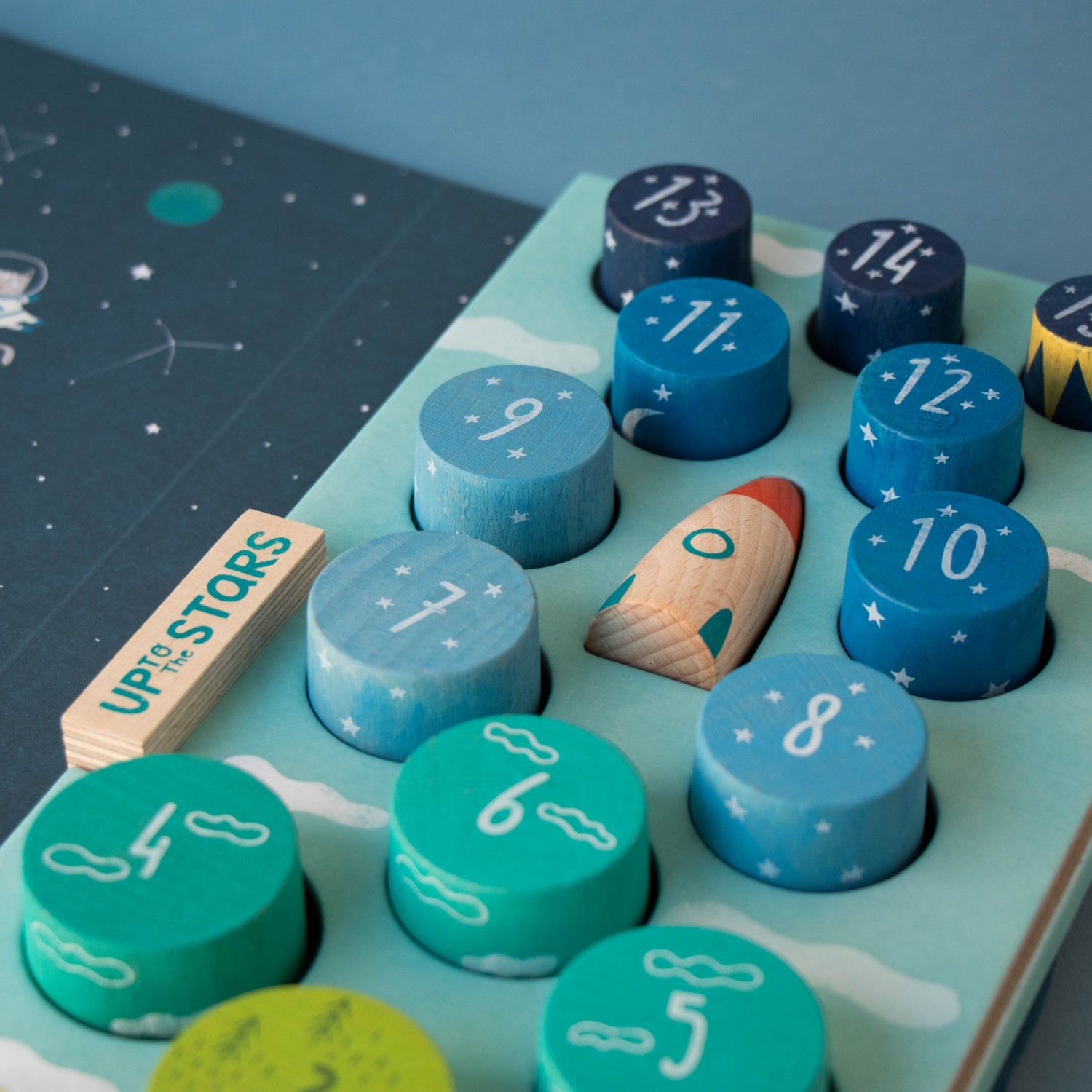 Londji UP TO THE STARS | Wooden Stacking & Balancing Game | Close-up: Open Box | BeoVERDE.ie