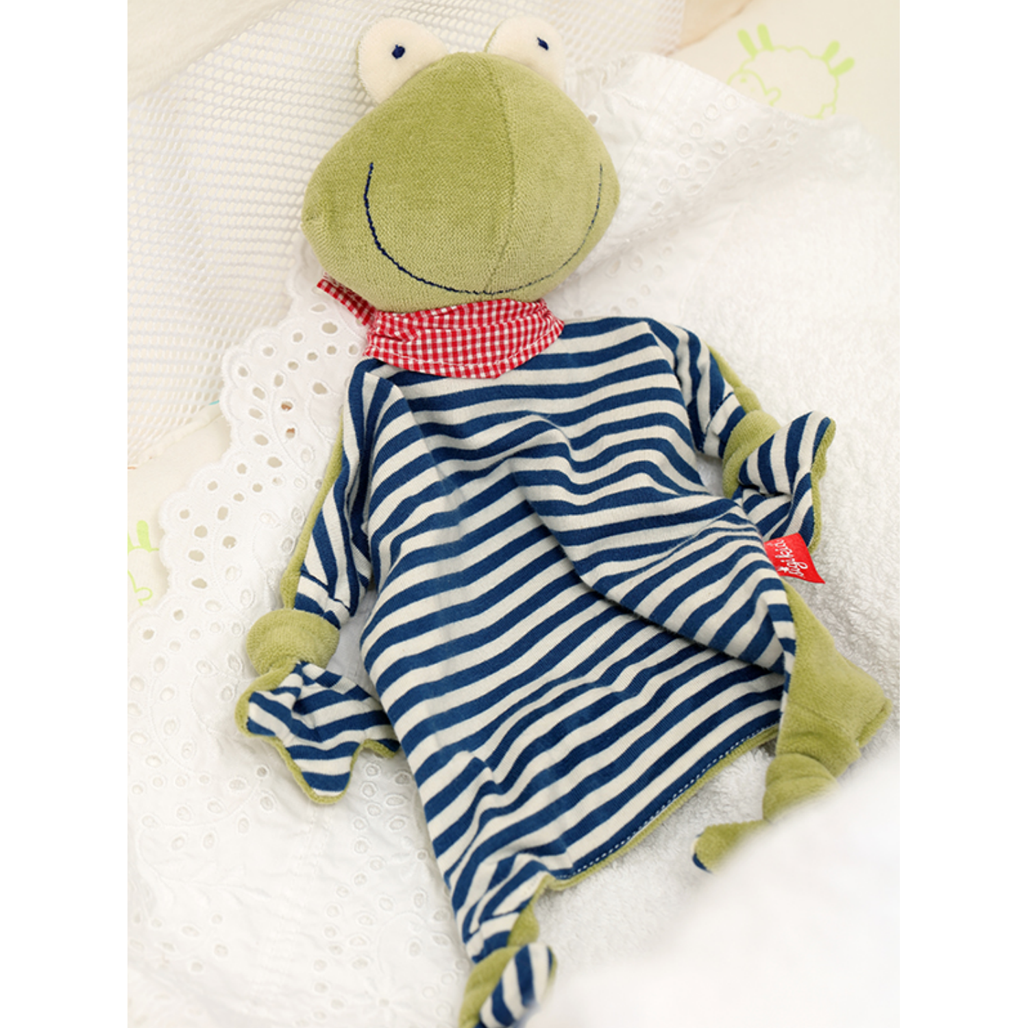 Sigikid Organic Frog Comforter | Baby’s First Toy | Lifestyle 2 | BeoVERDE.ie
