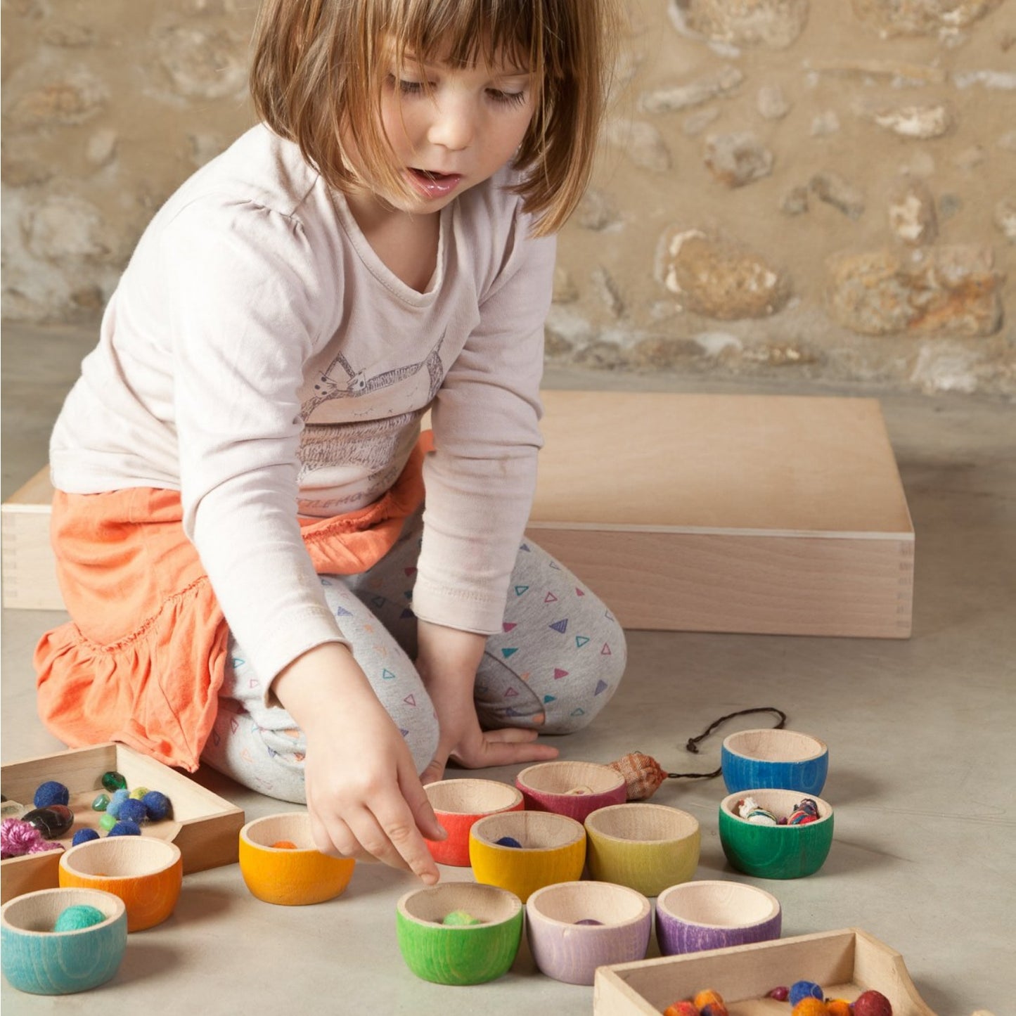 Grapat 12 Bowls | Wooden Toys for Kids | Open-Ended Play Set | Lifestyle: Girl Playing with Bowls | BeoVERDE.ie