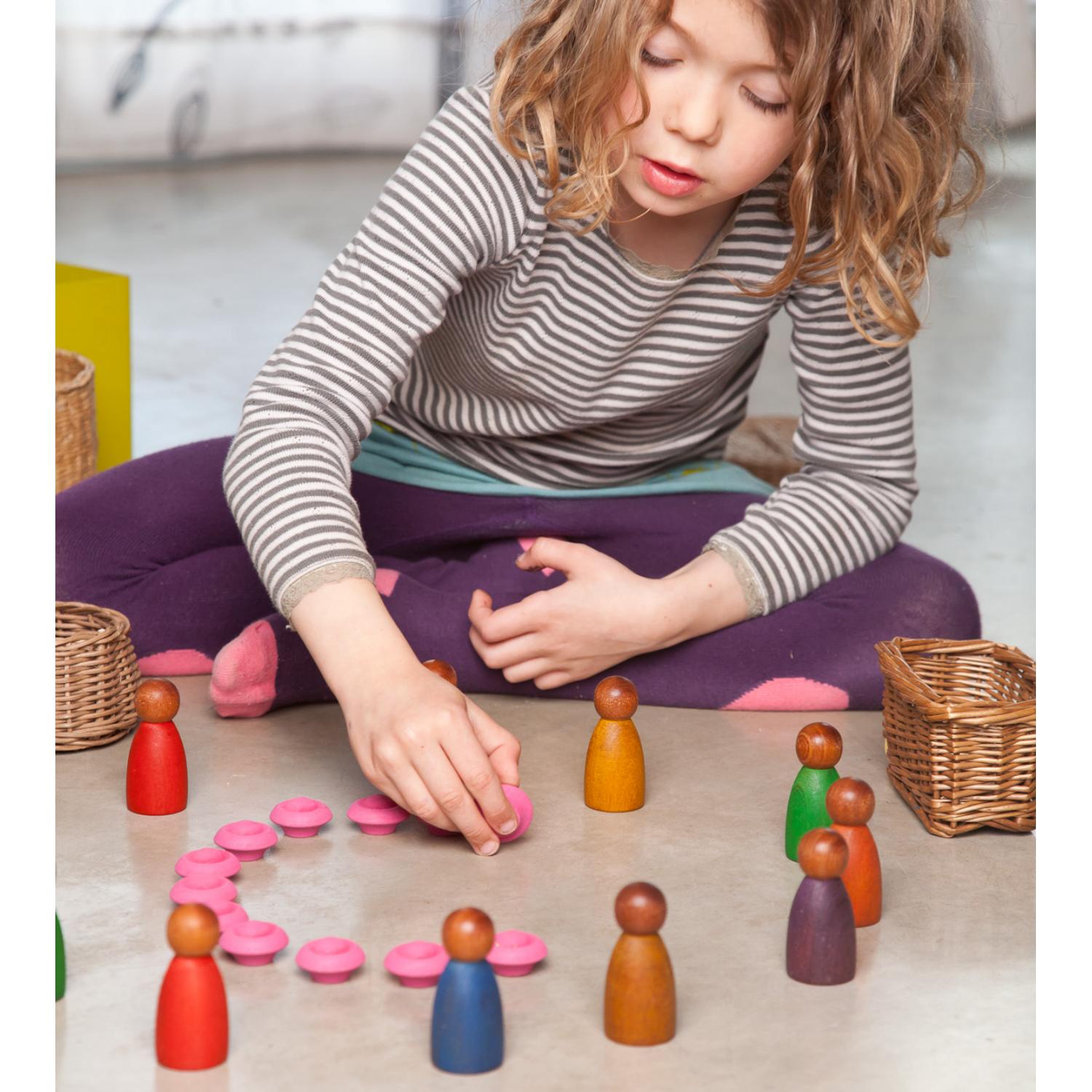 Grapat 3 Dark Wood Nins Stained In Warm Colours | Wooden Toys for Kids | Open-Ended Play Set | Lifestyle: Girl Playing with Dark Wood Nins | BeoVERDE.ie