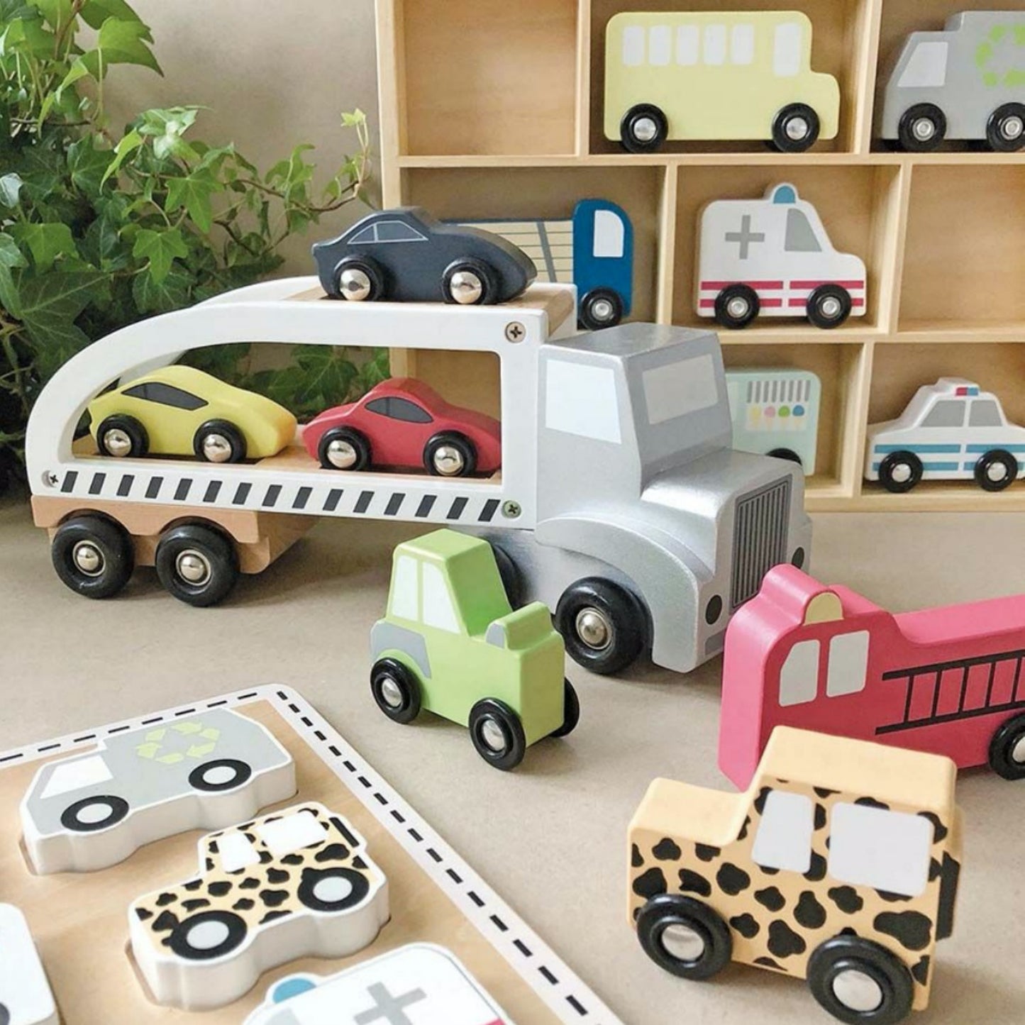 JaBaDaBaDo Wooden Cars Display Shelf With 9 Different Vehicles | Wooden Imaginative Play Toy | Lifestyle – various car sets | BeoVERDE.ie