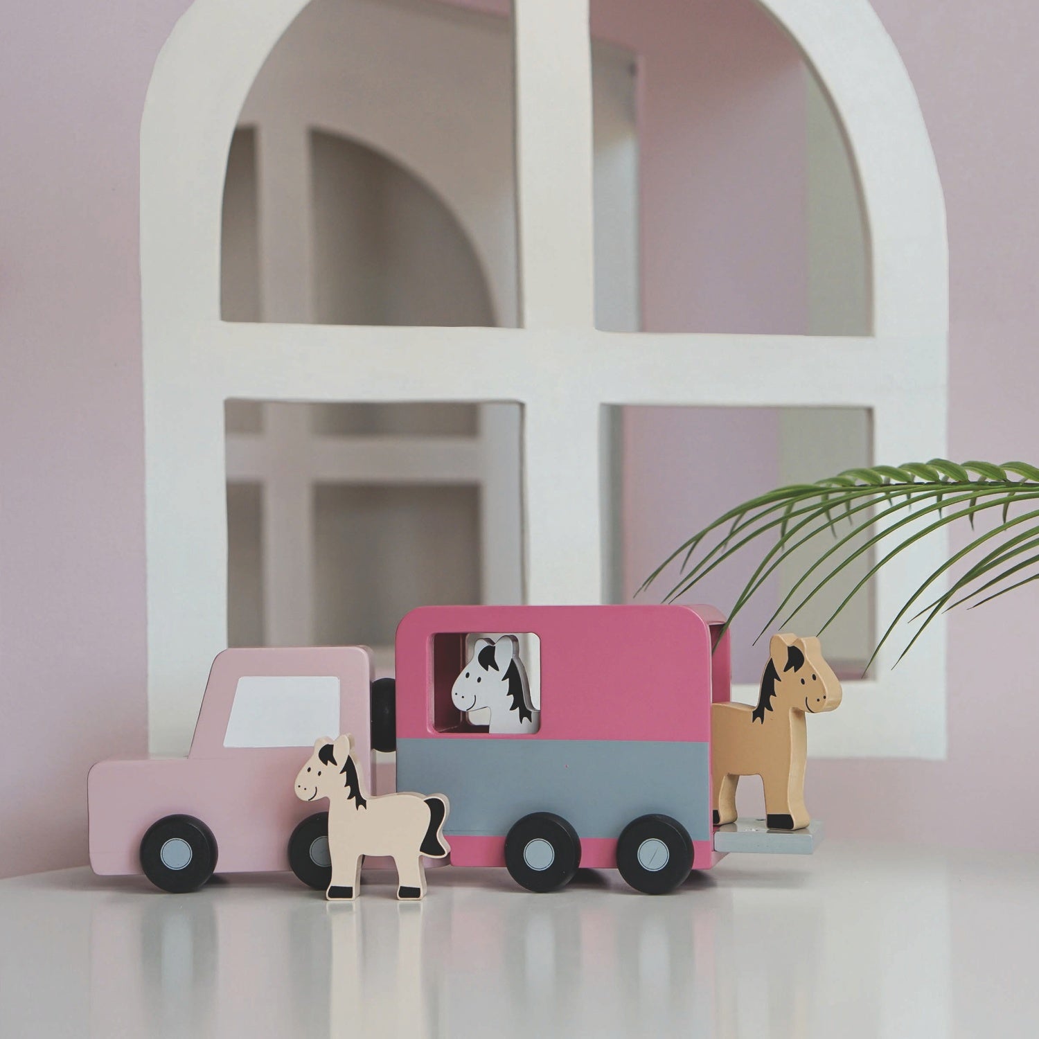 JaBaDaBaDo Horse Trailer | Wooden Imaginative Play Toy | Side View – Lifestyle | BeoVERDE.ie