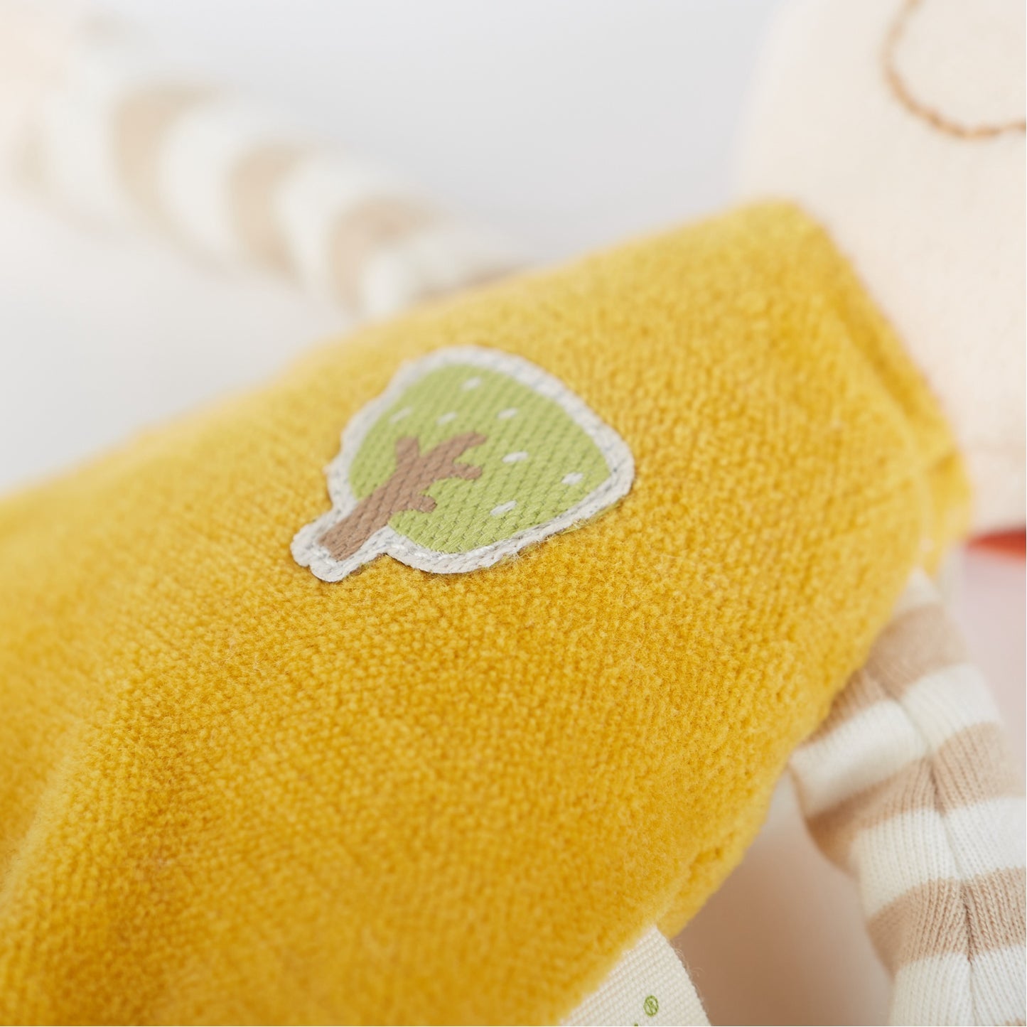 Sigikid Elf Cuddle Doll Baby Comforter | Organic Soft Toy | Baby’s First Toy | Close-up Body | BeoVERDE Ireland