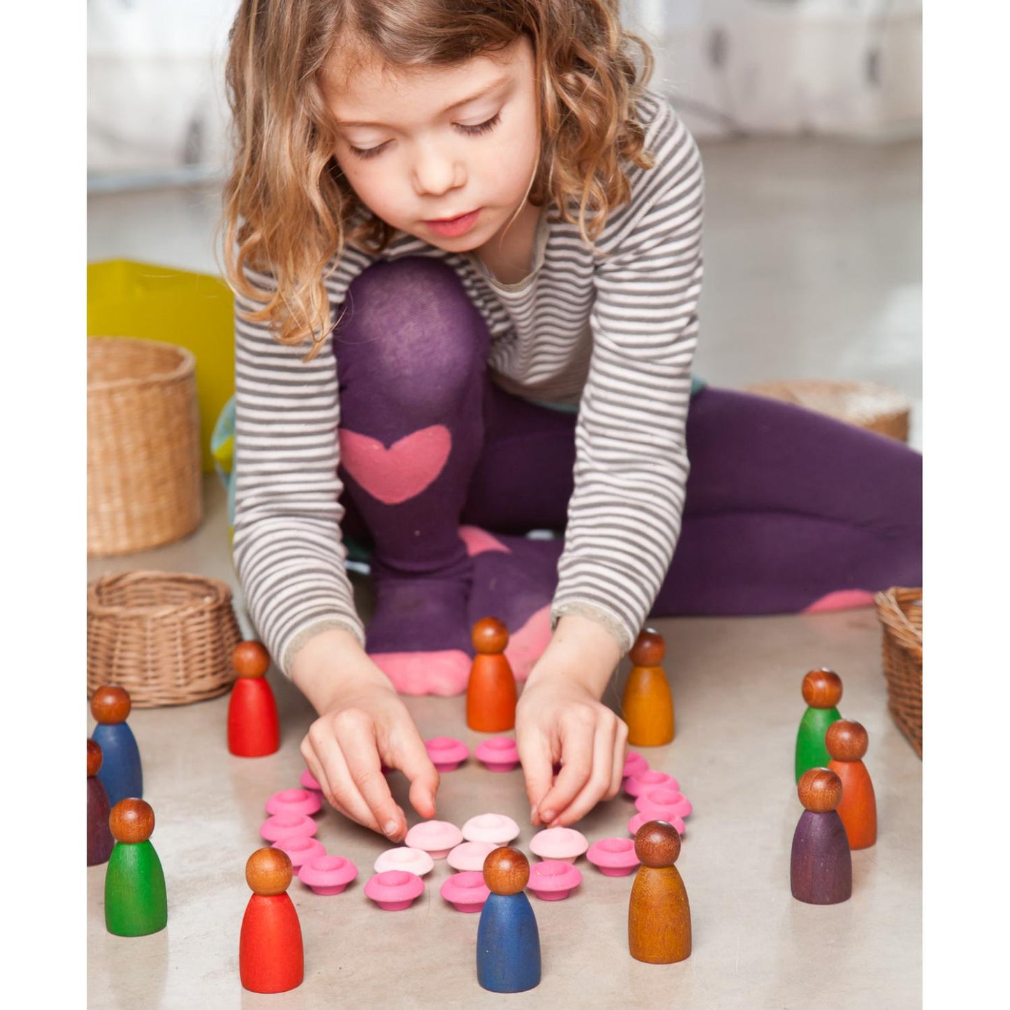 Grapat 3 Dark Wood Nins Stained In Warm Colours | Wooden Toys for Kids | Open-Ended Play Set | Lifestyle: Girl Playing with Dark Wood Nins on Floor | BeoVERDE.ie