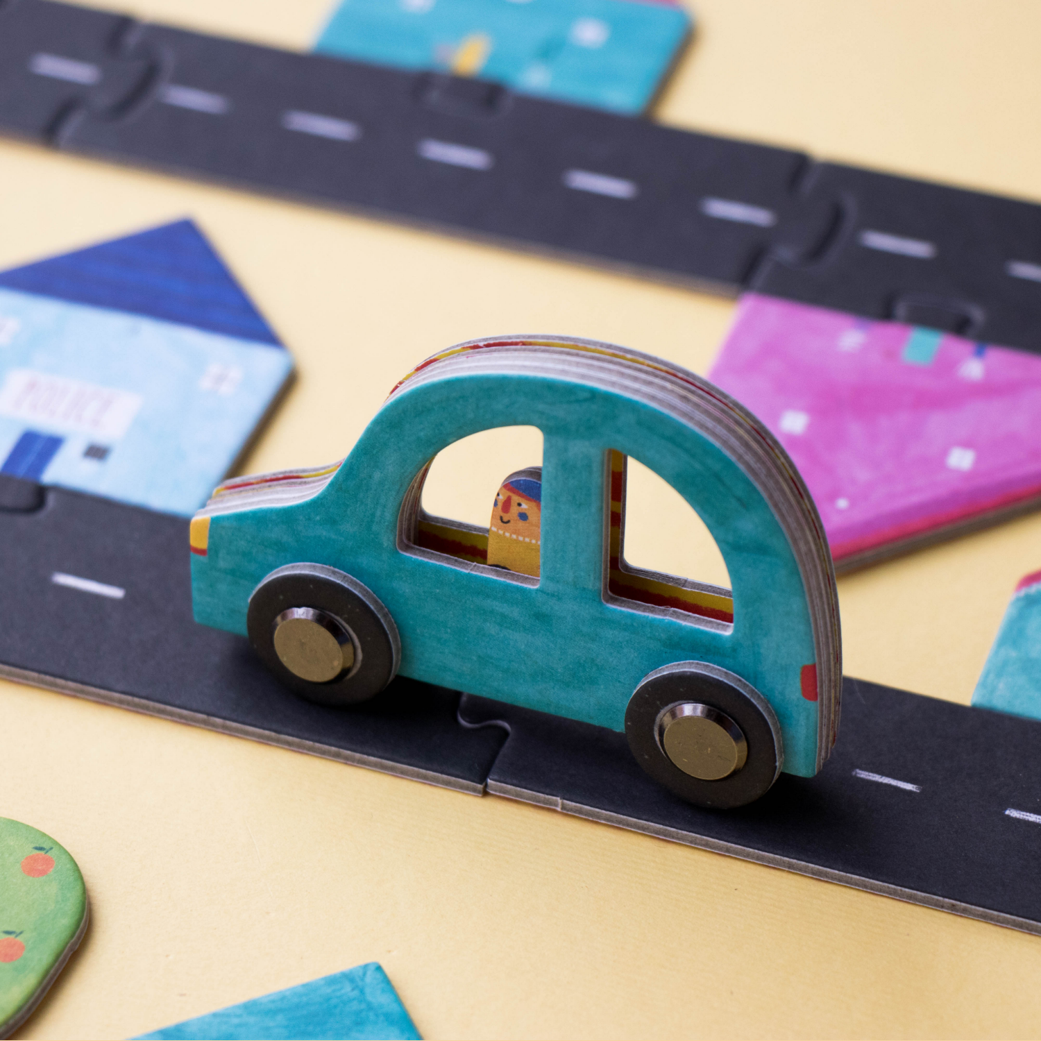 Londji ROADS Board Game | Board Game for Kids and the Whole Family | Close-up: Green Car | BeoVERDE.ie