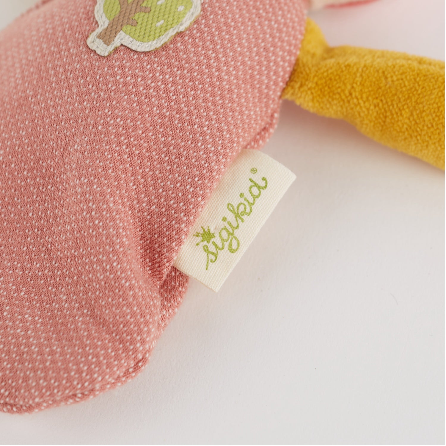 Sigikid Pixie Cuddle Doll Baby Comforter | Organic Soft Toy | Baby’s First Toy | Close-up Logo | BeoVERDE Ireland