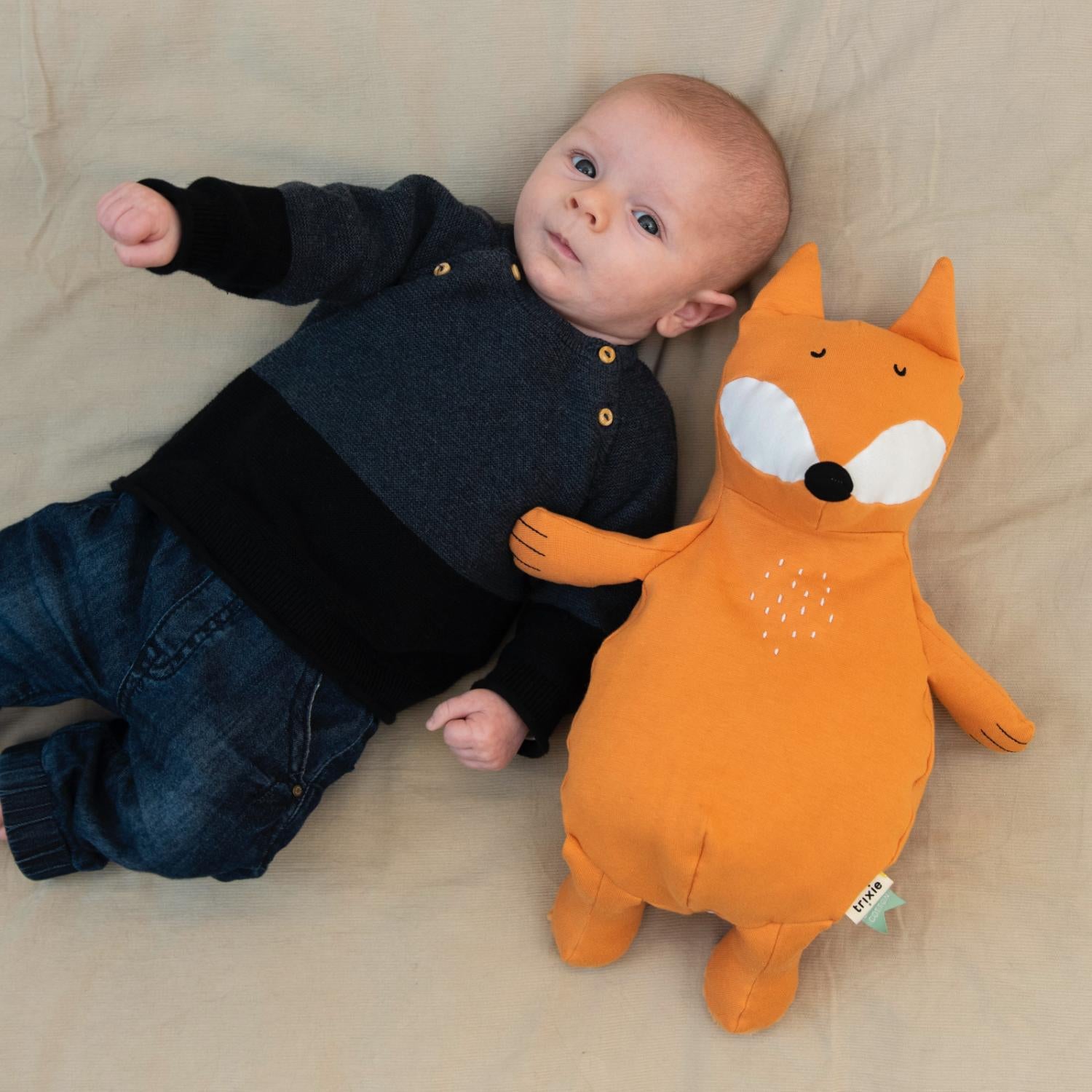 Trixie Mr. Fox | Organic Plush Toy | Lifestyle – Baby on Blanket with Mr. Fox Organic Plush Toy | BeoVERDE.ie