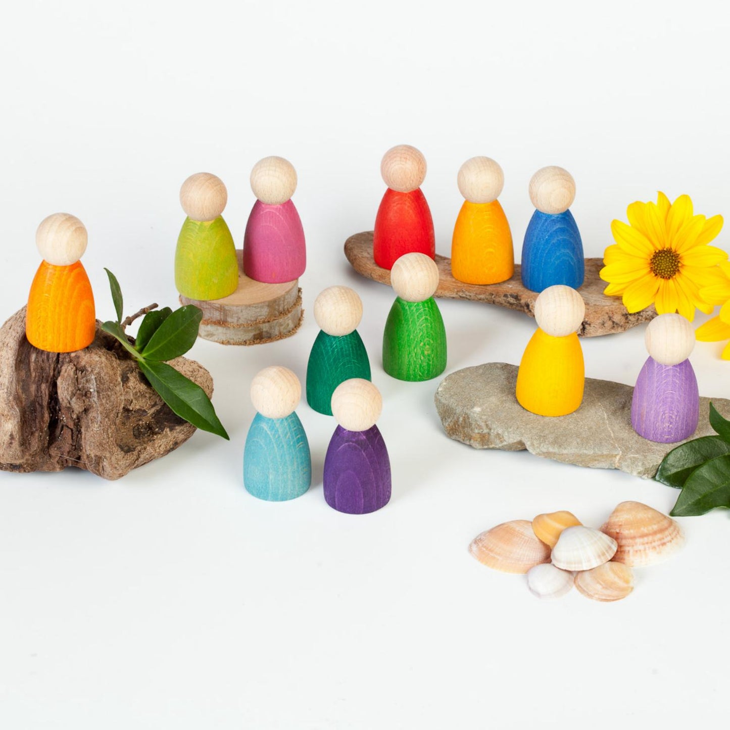 Grapat 12 Nins | Wooden Toys | Open-Ended Play | Play Scene with Flower | BeoVERDE.ie