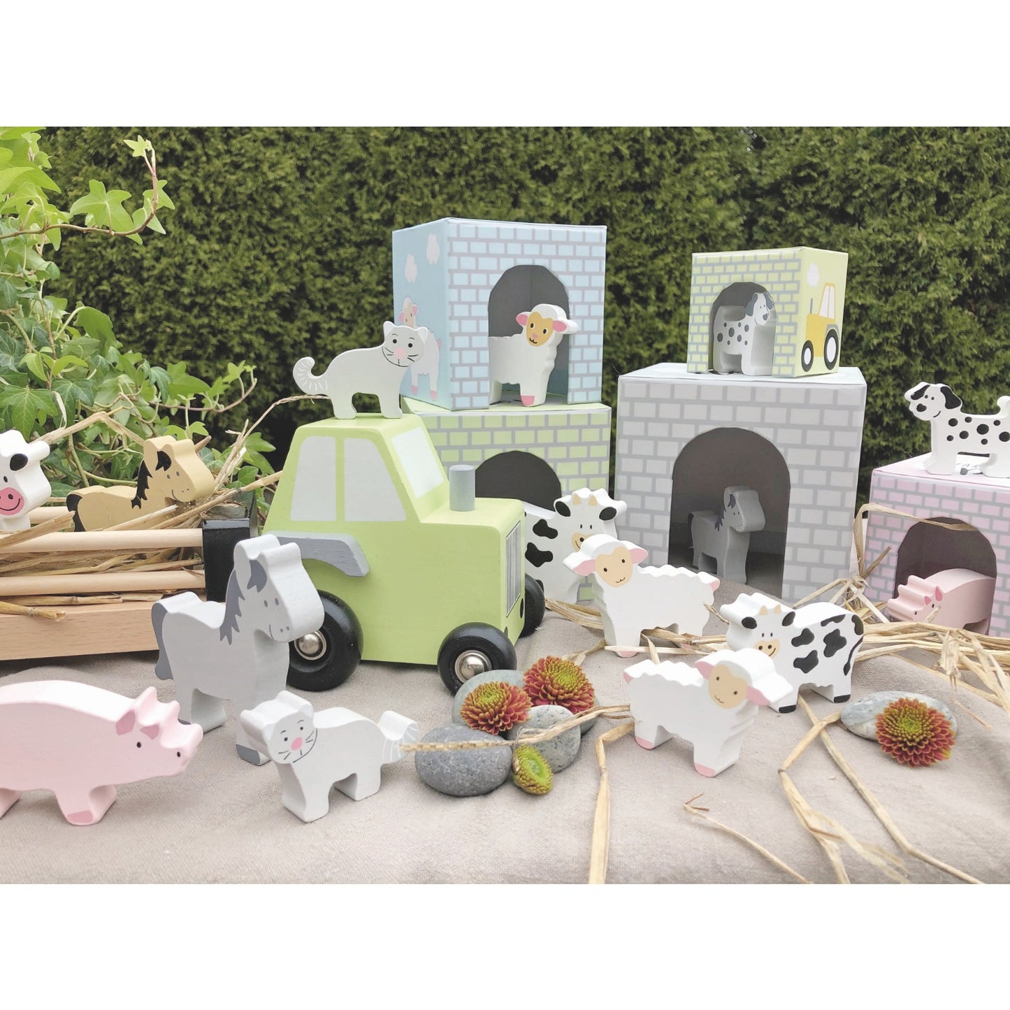 JaBaDaBaDo Farm Tractor | Wooden Imaginative Play Toy | Closeup Farmyard | BeoVERDE.ie