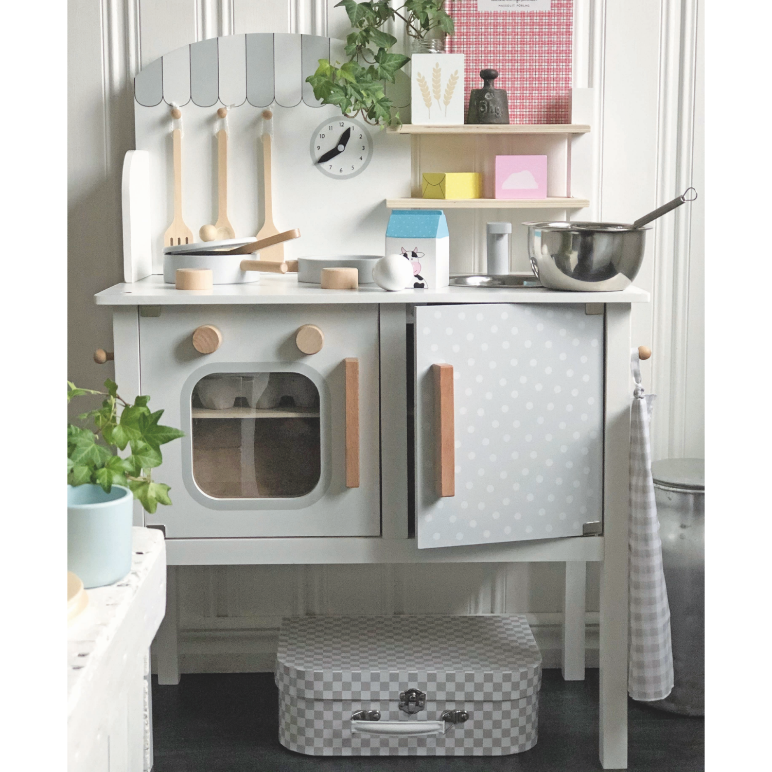 JaBaDaBaDo Kitchen With Pot & Pan | Scandi-Style Pretend Play Kitchen | Lifestyle – Cooking in Play Kitchen | BeoVERDE.ie