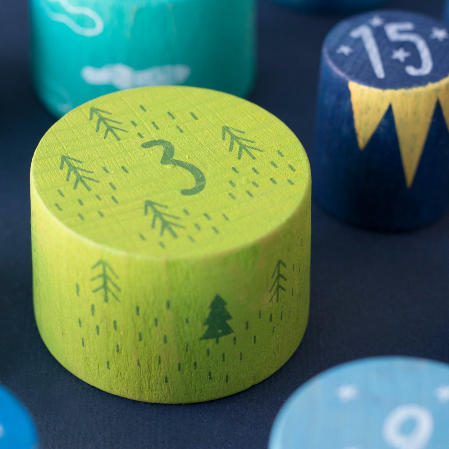 Londji UP TO THE STARS | Wooden Stacking & Balancing Game | Close-up – Wooden Forest Piece | BeoVERDE.ie