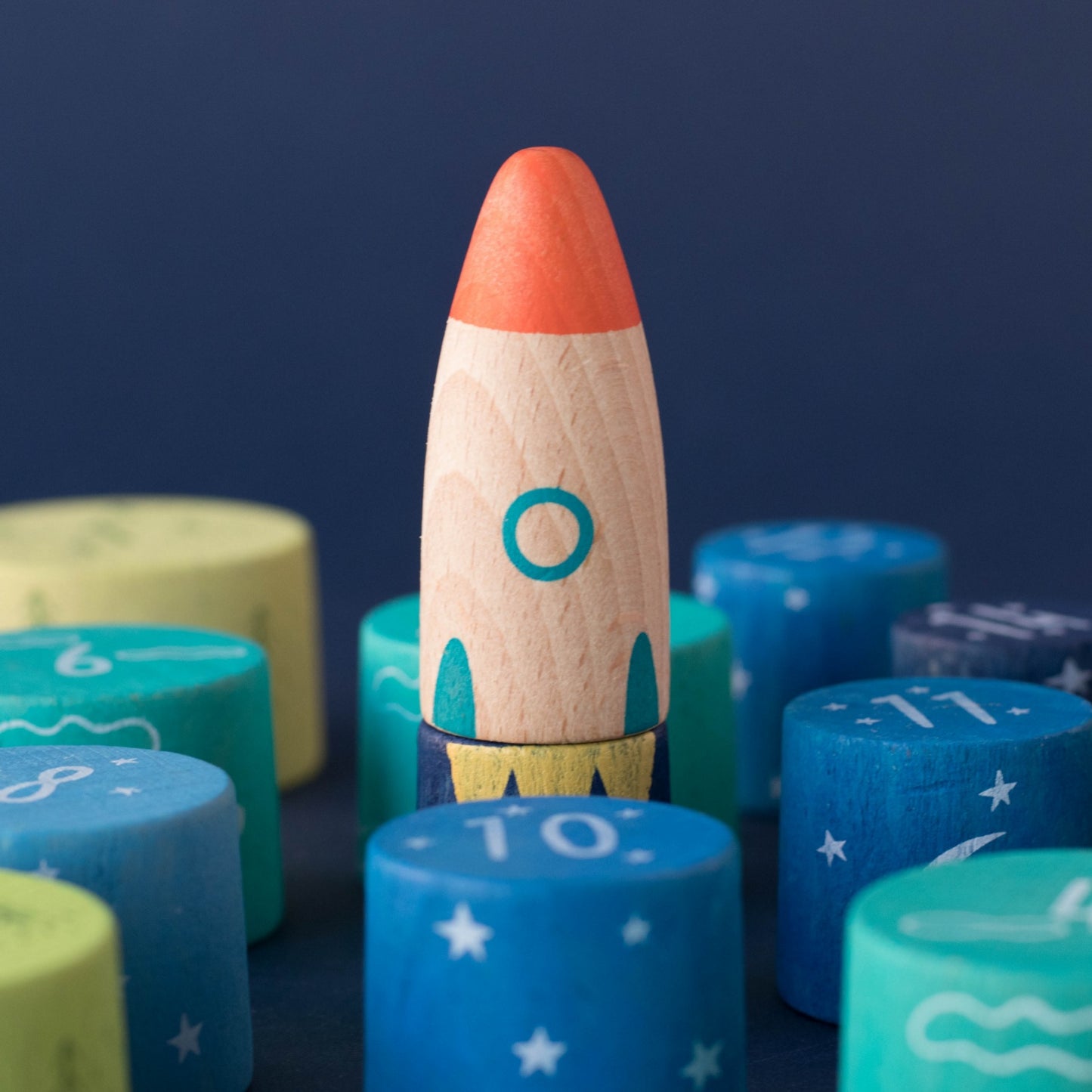 Londji UP TO THE STARS | Wooden Stacking & Balancing Game | Close-up – Rocket Stacked | BeoVERDE.ie
