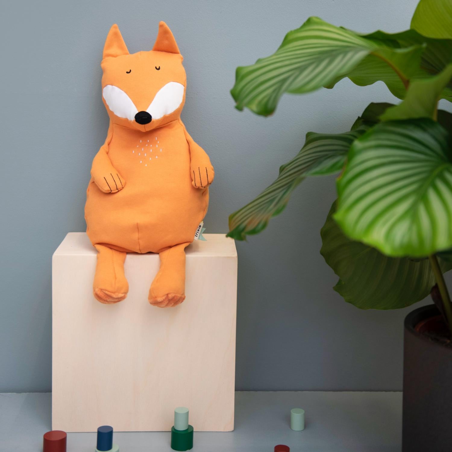 Trixie Mr. Fox | Organic Plush Toy | Lifestyle – Mr. Fox Organic Plush Toy Sitting on Wooden Box | BeoVERDE.ie