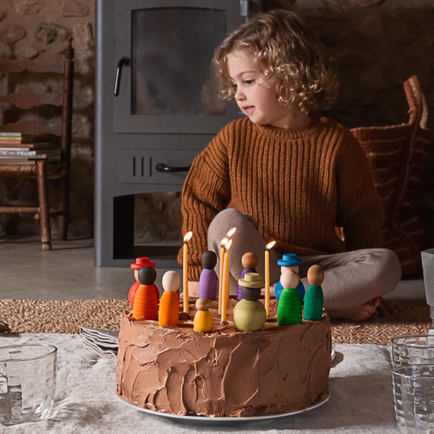Grapat Together | Wooden Toys for Kids | Open-Ended Play Set | Lifestyle: Boy with Cake and Nins on Cake | BeoVERDE.ie
