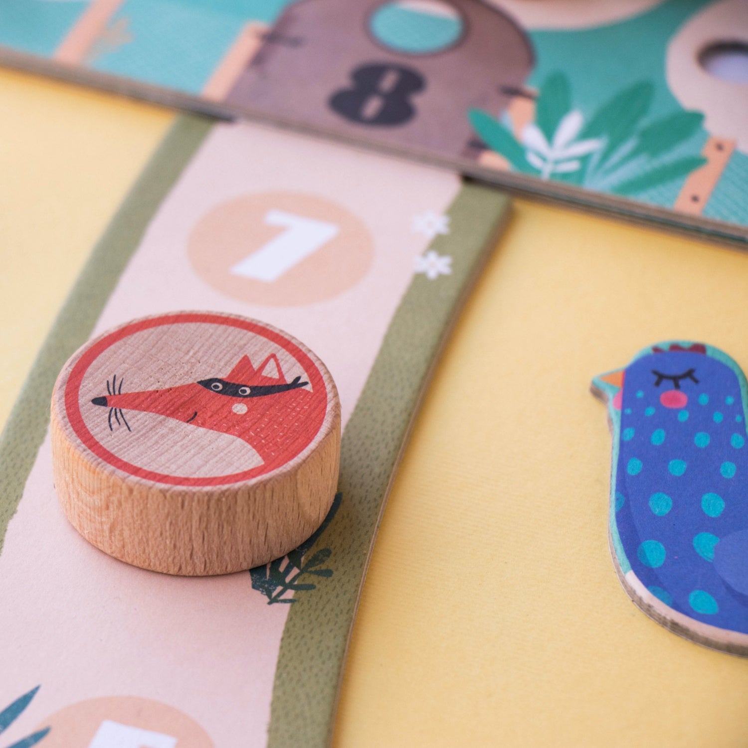 Londji CLUCK, CLUCK! THE FOX! Board Game | Board Game for Kids, Adults & the Whole Family | Close-up: Board | BeoVERDE.ie